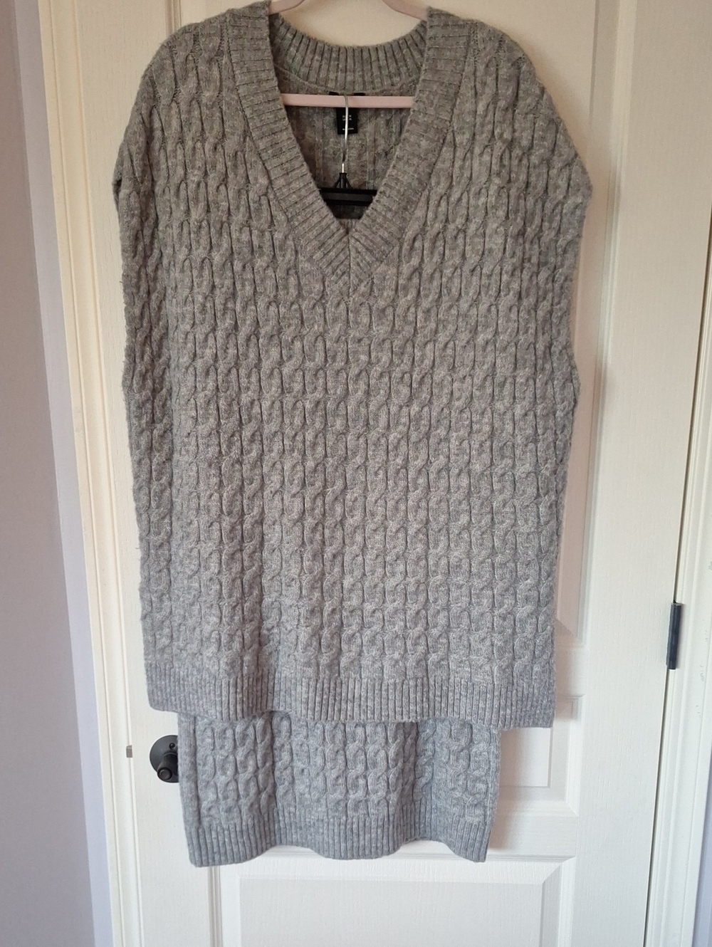 Classic Cable Knit V-Neck Sweater Vest And Skirt Set - Light Gray